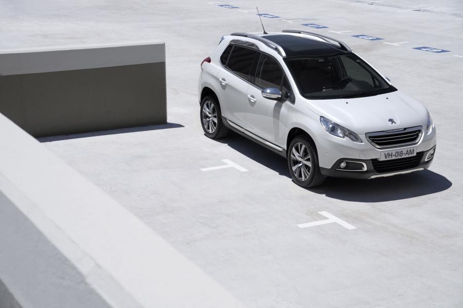  Peugeot 2008 2013 года  (фото 18 из 51)